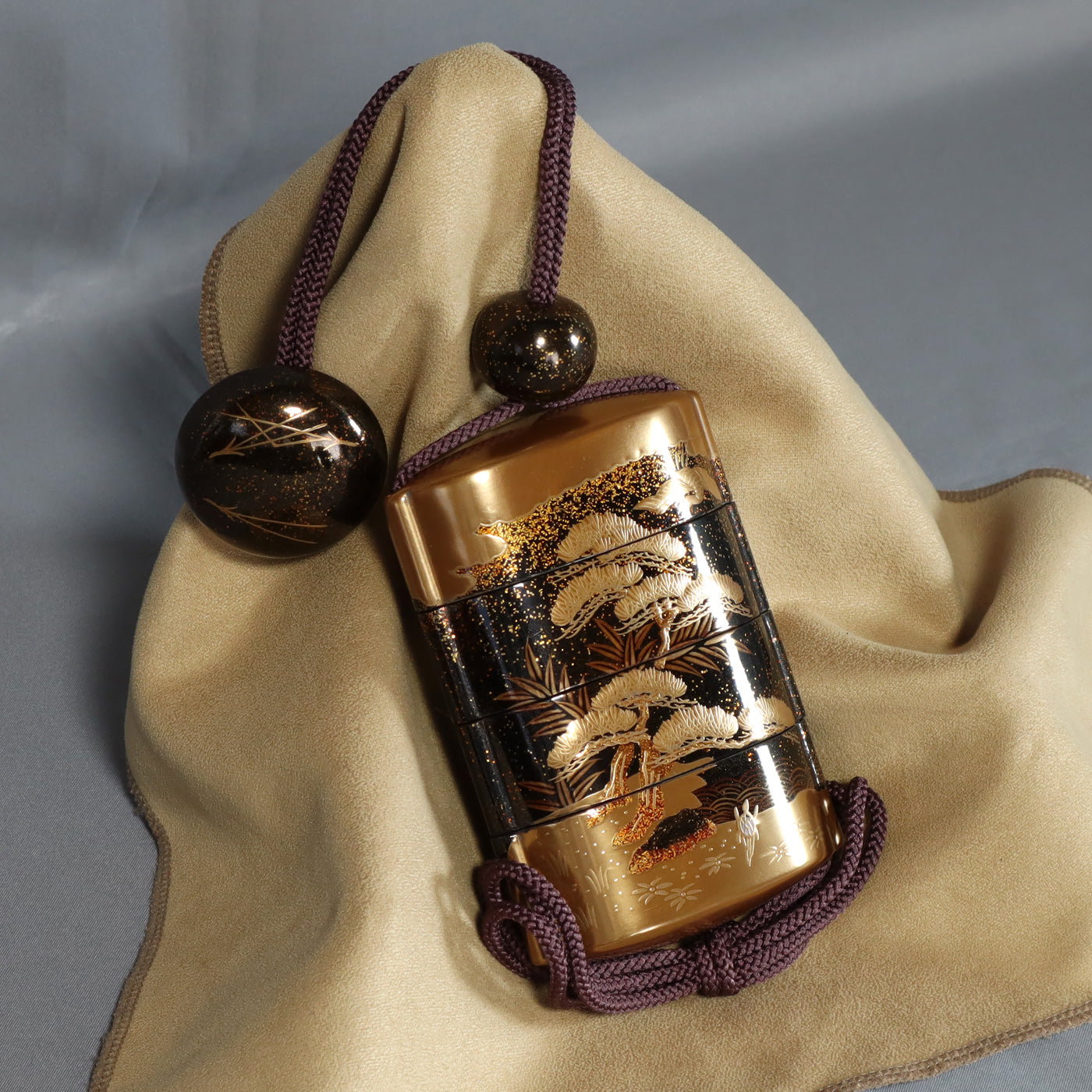 Inrō with Design of Pine, Bamboo, Crane, and Tortoise - Maki-e - Japan - Early 20th century