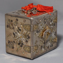 Carica l&#39;immagine nel visualizzatore di Gallery, Box - Silver and alloy &quot;Three drawers with inlaid chrysanthemum design&quot; -  circa 1910-1920,Made in Japan
