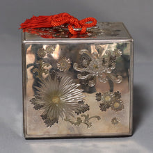 将图片加载到图库查看器，Box - Silver and alloy &quot;Three drawers with inlaid chrysanthemum design&quot; -  circa 1910-1920,Made in Japan
