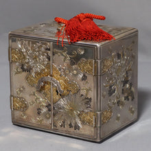 Charger l&#39;image dans la galerie, Box - Silver and alloy &quot;Three drawers with inlaid chrysanthemum design&quot; -  circa 1910-1920,Made in Japan
