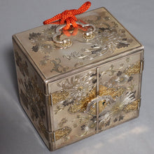 将图片加载到图库查看器，Box - Silver and alloy &quot;Three drawers with inlaid chrysanthemum design&quot; -  circa 1910-1920,Made in Japan
