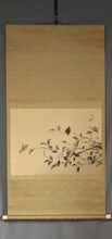 Carica l'immagine nel visualizzatore di Gallery, Sasanqua Camellia and Small Bird - With signature Unshou 雲章 - Silk - Unshou(?-?) - Japan - Shōwa period (1926-1989)

