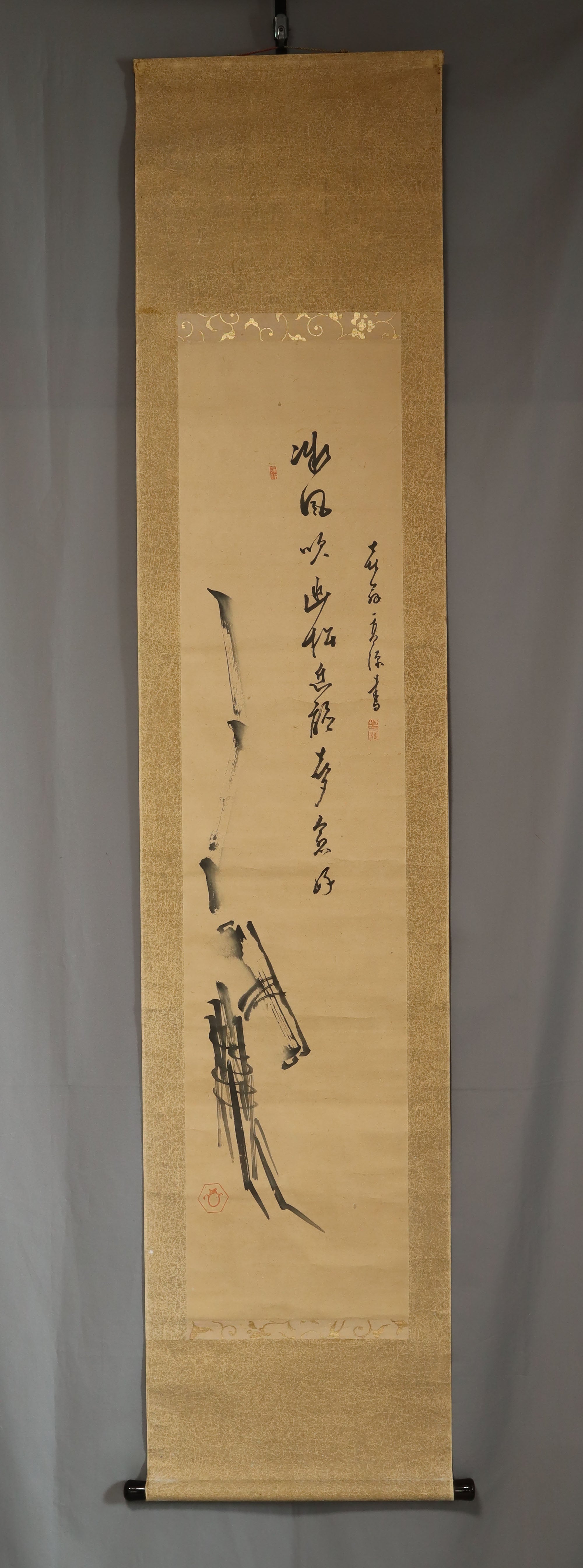 Ōbaku Kōgen (?-?), 微風吹幽松 近聴声愈好 bifuu yuushou o fuki, chikaku kikeba koe iyoiyo yoshi, Japanese hanging scroll