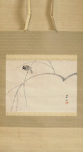 Lade das Bild in den Galerie-Viewer, Kato Eishu (1873-1939), Sparrow on a Willow Branch, Japanese hanging scroll, Shōwa period (1926-1989)
