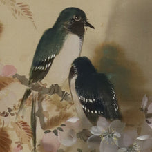 Carica l&#39;immagine nel visualizzatore di Gallery, Nan-nen (?-?) 楠 年 &quot;fiori di ciliegia e uccelli sotto la pioggia&quot; all&#39;inizio del 20 ° secolo

