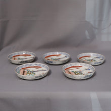 Lade das Bild in den Galerie-Viewer, Imari Ware &quot;Set von 5 kleinen farbigen Platten&quot; späte Edo Periode-Meiji-Ära
