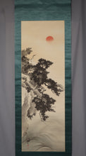 Lade das Bild in den Galerie-Viewer, Imao Keinen (1845-1924) &quot;Morgensonne, Kiefernbaum und Krane.&quot; Meiji-Taisho-Ära Big Scroll
