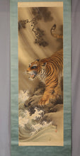 Charger l&#39;image dans la galerie, Takano Ryodo (? -?) &quot;Un tigre féroce rugit dans la vallée par temps orageux&quot; Era Showa
