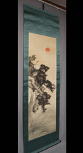 Charger l&#39;image dans la galerie, Imao Keinen (1845-1924) &quot;Soleil du matin, pin et grues.&quot; MEIJI-TAISHO ERA Big Scroll
