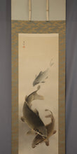 Lade das Bild in den Galerie-Viewer, Matsunaga Tensho (1884-1945) &quot;Drei Karpfen&quot; Taisho-Showa-Ära ＊ Lange hängende Schriftrolle

