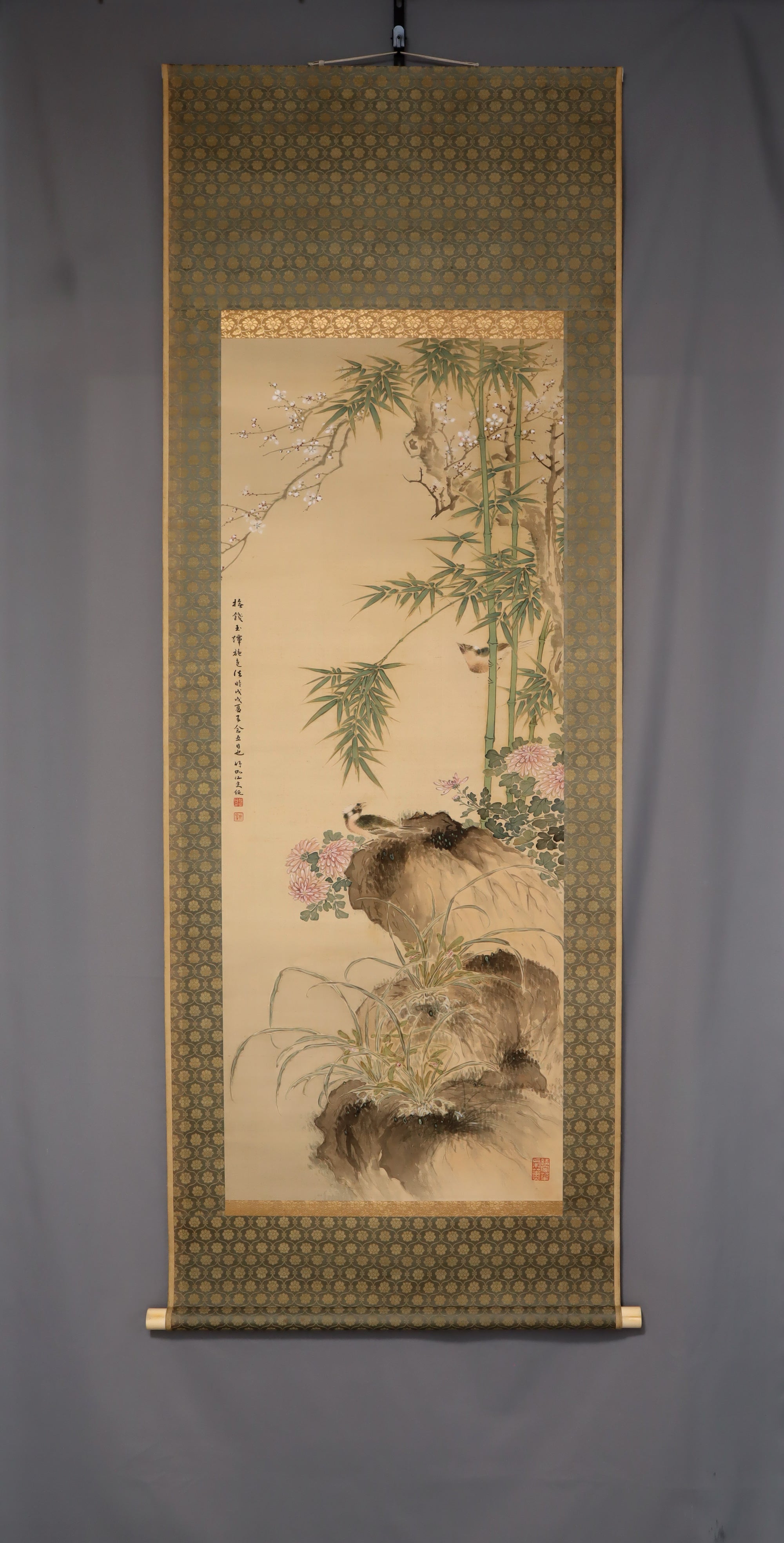 Himejima Chikugai（1840-1928）“ Shikunshi（兰花，竹，菊花和李子）和一只小鸟。” Meiji-Taisho时代