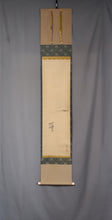 Carica l&#39;immagine nel visualizzatore di Gallery, Okamoto Toyohiko (1773-1845) &quot;Un abitante del villaggio nella neve&quot; al medio al tardo periodo Edo
